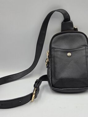 Steve Madden Black Pebbled Leather Crossbody with Gold Hardware EUC